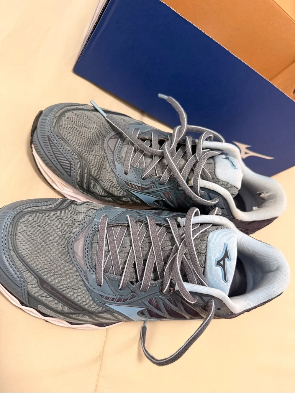 Mizuno Women's Wave Creation  Running Sneakers size 8.5 with original box